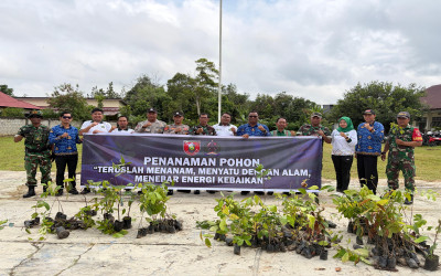 MAN Kutai Barat Gelar Kegiatan Ekoteologi: Penanaman Pohon Bersama Koramil, Polsek, dan Kecamatan Melak